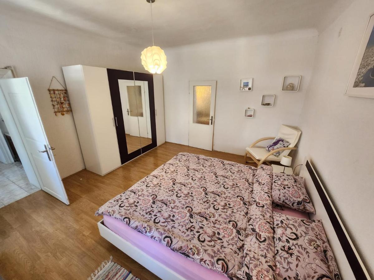 Apartment Dolores Cres Buitenkant foto