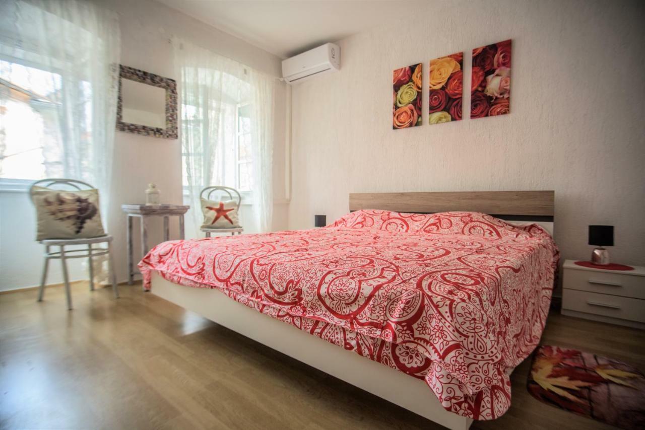 Apartment Dolores Cres Buitenkant foto