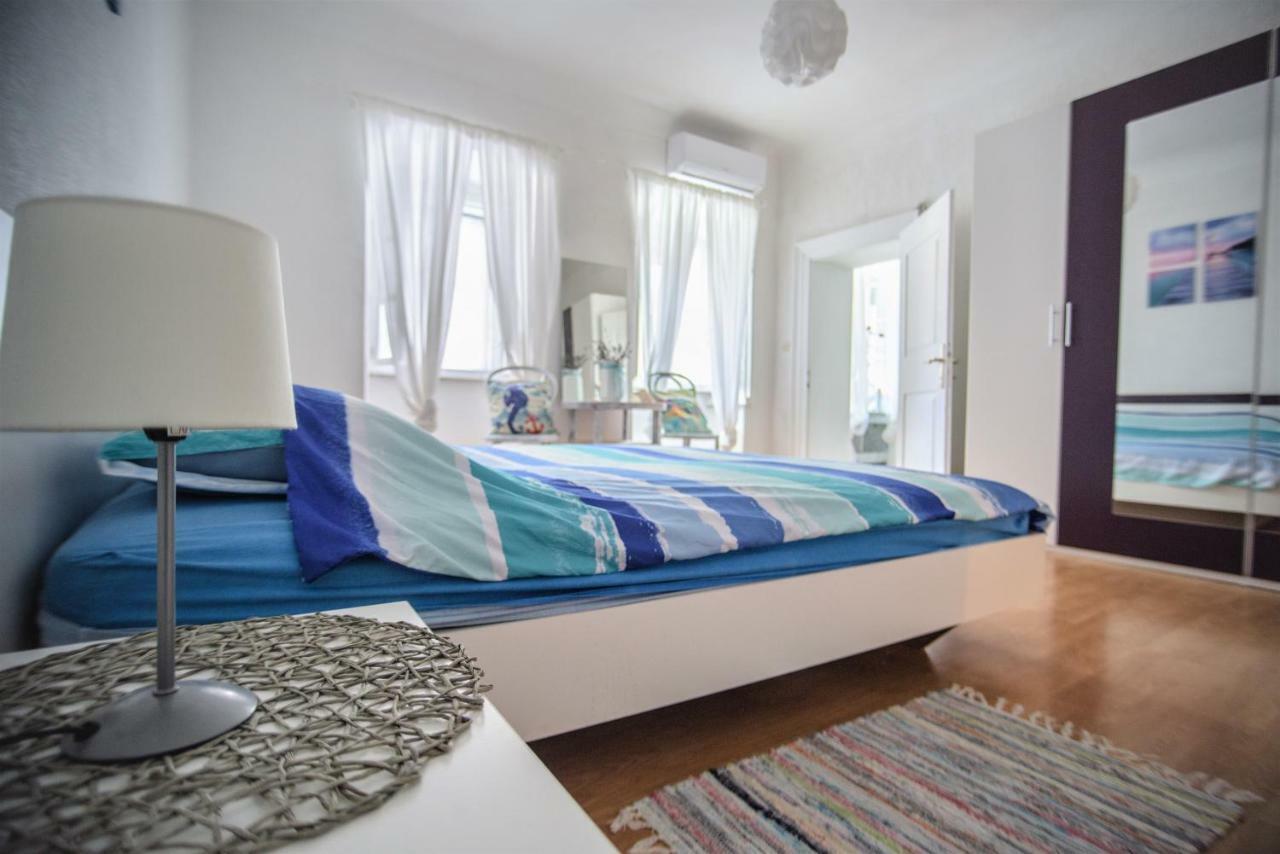 Apartment Dolores Cres Buitenkant foto