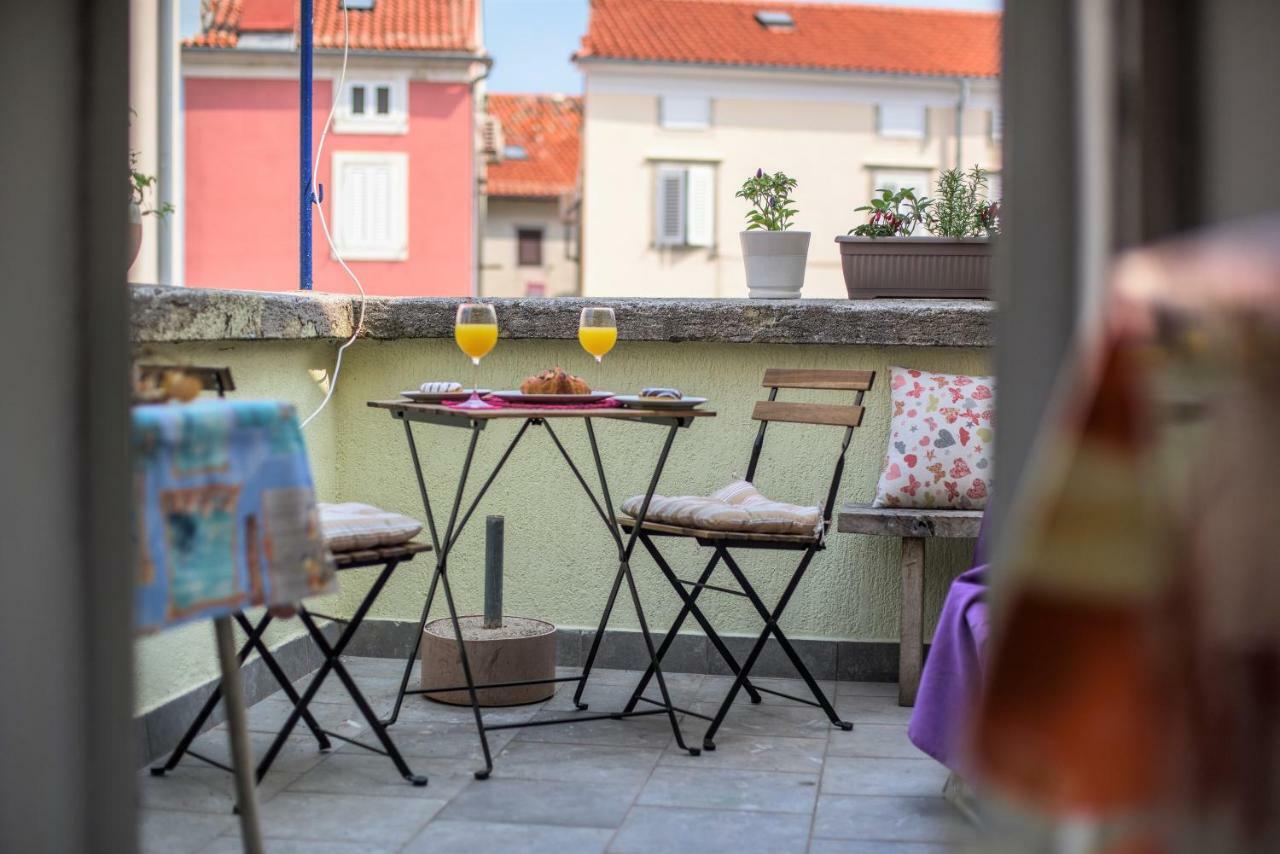 Apartment Dolores Cres Buitenkant foto