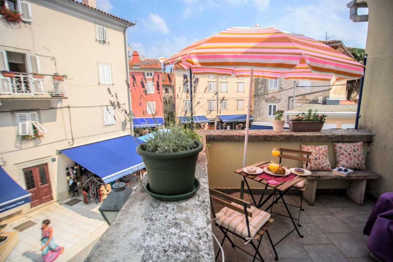 Apartment Dolores Cres Buitenkant foto