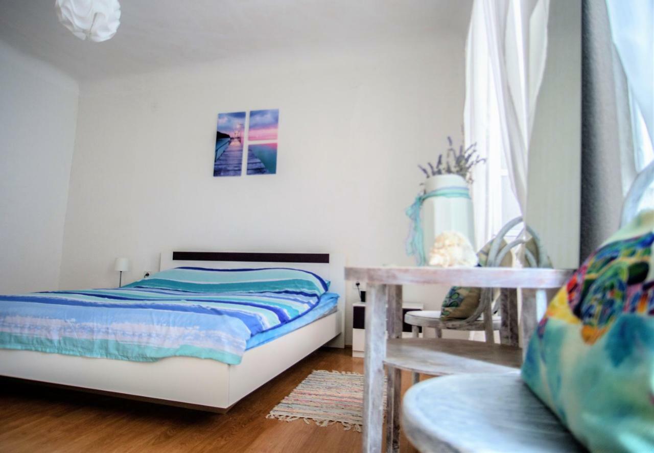 Apartment Dolores Cres Buitenkant foto